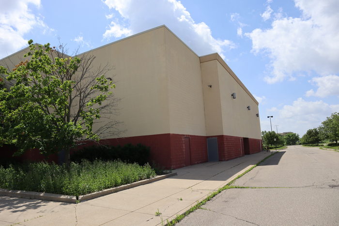 Regal UA Commerce Township - June 16 2022 Photo (newer photo)